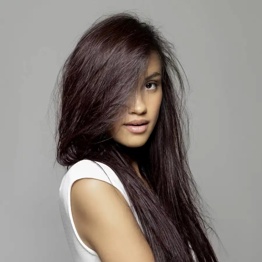 Femme cheveux long defrisé