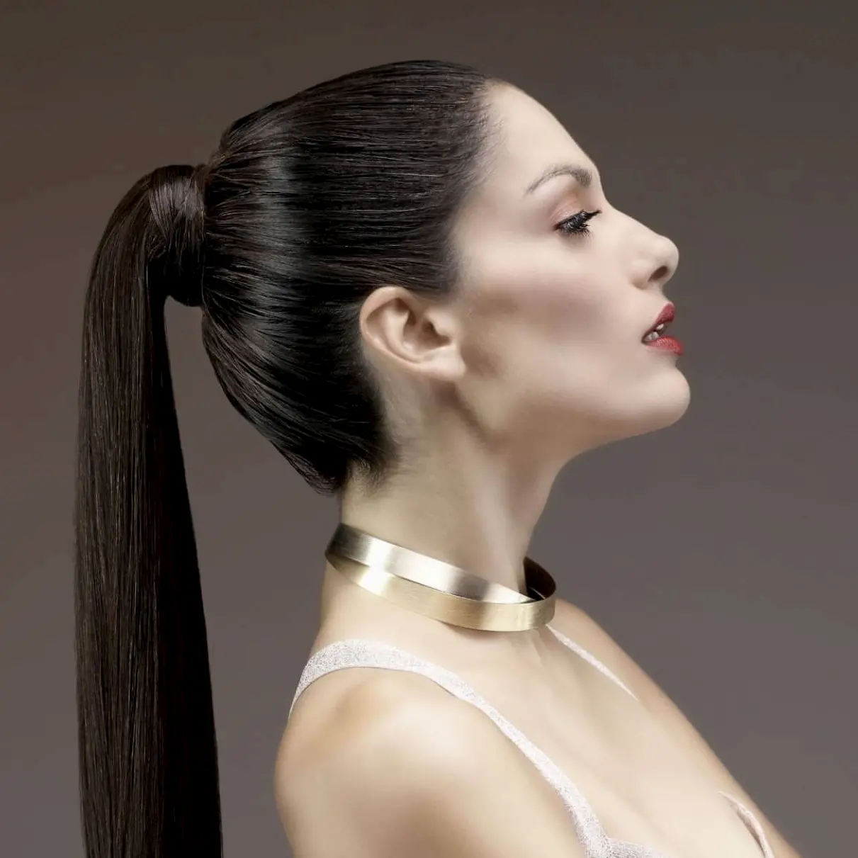 femme avecune jolie queue de cheval