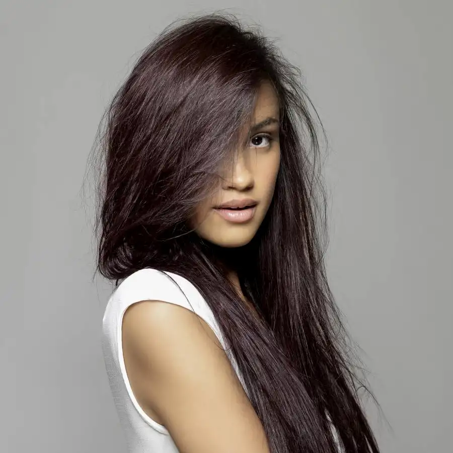 Femme cheveux repigmenté