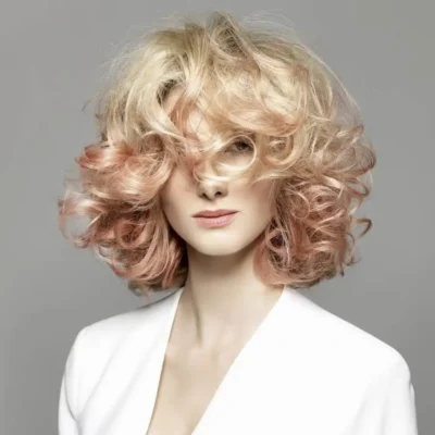 Quel Shampoing et Soin pour Femme est Embellisseurs de Couleur pour les Cheveux Colorés, Méchés, afin d’obtenir une chevelure Éclatante et une Couleur Magnifiée à Lyon ?