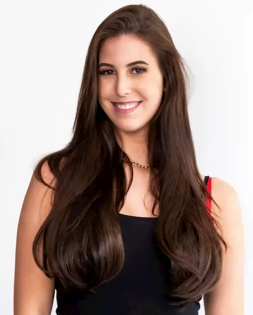 Extension Dreamweft sur une belle femme brune